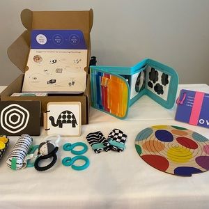 Lovevery THE LOOKER Sensory Playkit W/High-Contrast Cards & More 0-12 Weeks